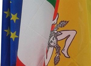 BANDIERA ITALIA-EUROPA-REGIONE CM 150X220 TESSUTO NAUTICO Foto prodotto